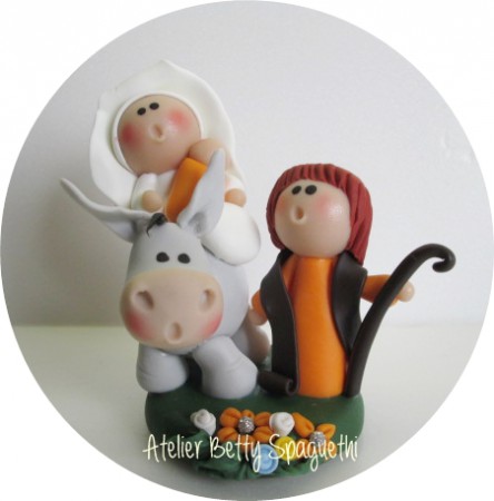 Sagrada Familia em biscuit com burrito 8cm